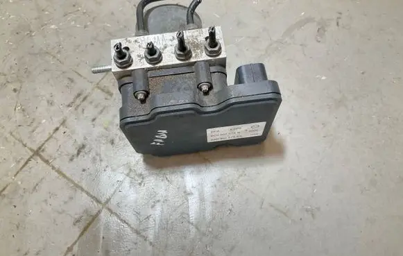 Skoda Fabia Mk3 (NJ) ABS Pump 6C0907379R 6R0907379BA