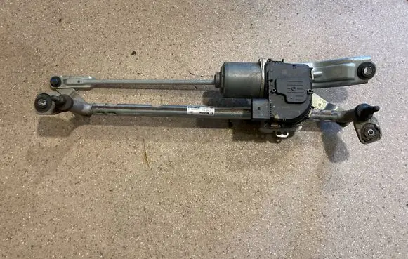 Volkswagen Golf VIII Front wiper linkage and motor 5H1955023A