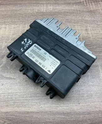 Volkswagen Golf III Engine control unit/module ECU 032906026G 0261203647