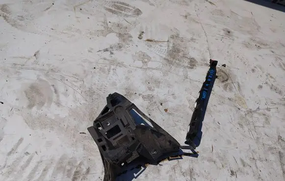 Vauxhall Astra J Bumper support mounting bracket corner 