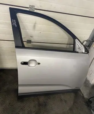 KIA Sorento Front door