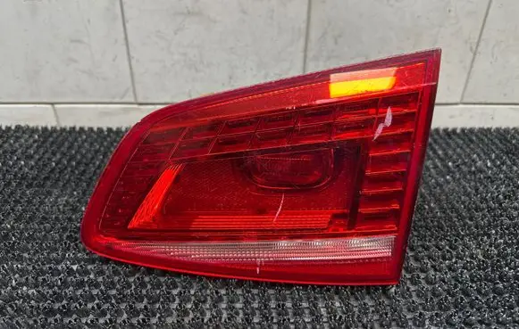 Volkswagen PASSAT B7 Tailgate rear/tail lights