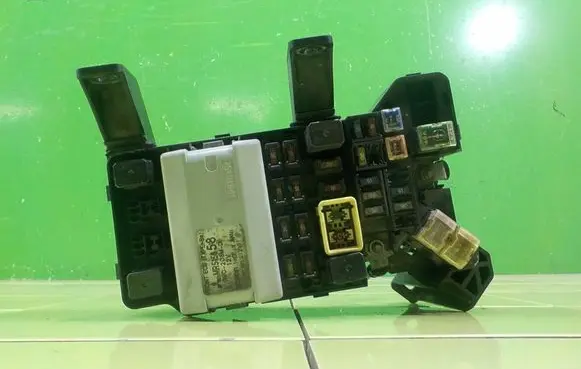 Volvo C30 Fuse box set MR515658 BEZPIECZNIKOW
