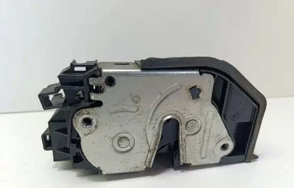 BMW 5 E60 E61 Rear door lock 7154629