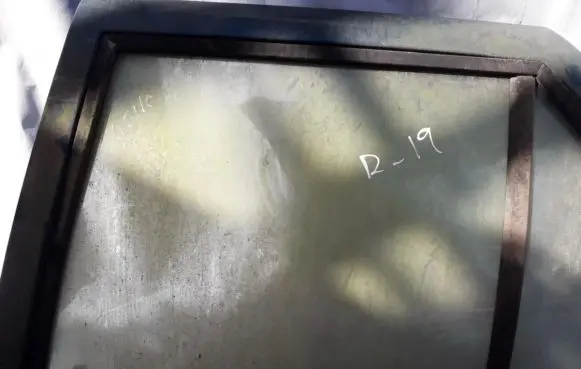 Renault 19 Rear door window glass