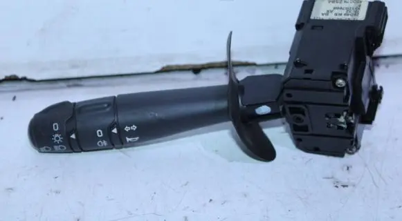 Dacia Sandero Wiper control stalk 8200792584 901057666 29049RS