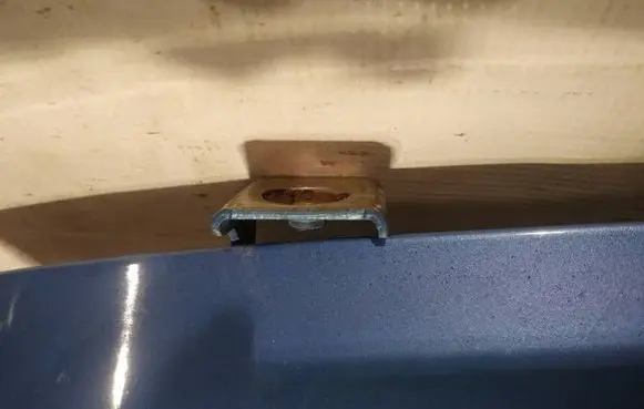 Ford Ka Tailgate/trunk/boot hinge 