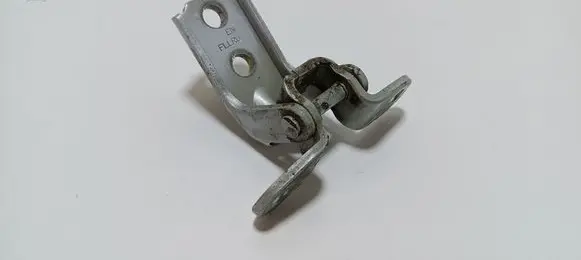 KIA Sorento Front door lower hinge 793102B010