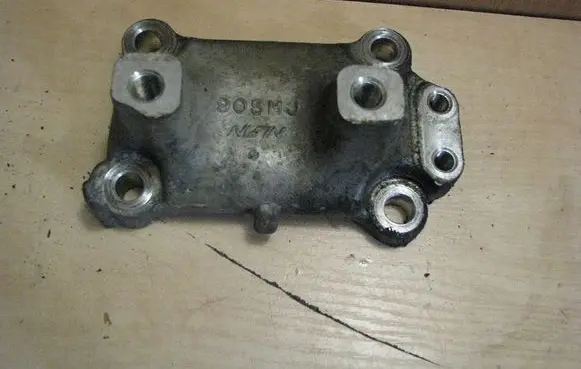 Honda Civic Engine mounting bracket 140526