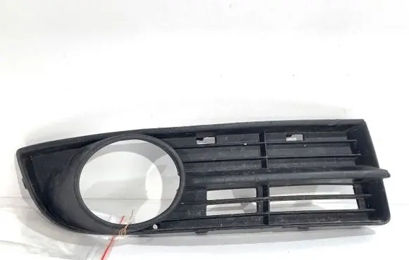 Volkswagen Touran I Front bumper lower grill 1T0853666A