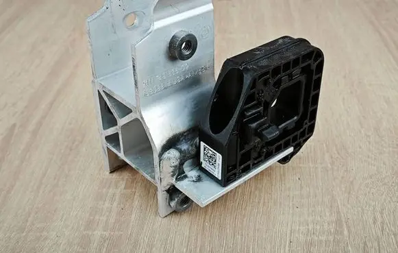BMW X6 G06 Radiator mount bracket 7421636 8642754