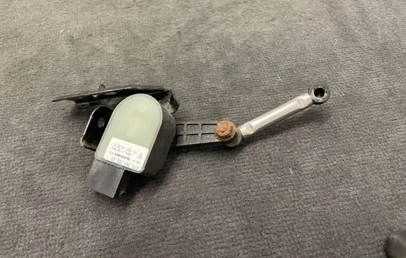 Porsche Panamera (970) Air suspension front height level sensor 97034302203 1516010061 6p,00816152