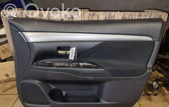 Mitsubishi Outlander Sliding door card 