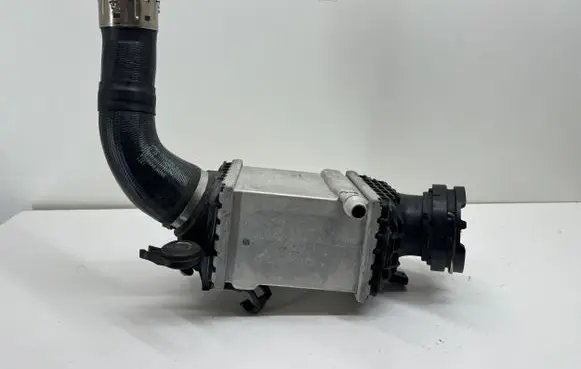 BMW 8 G15 Intercooler radiator 8660688 8644433