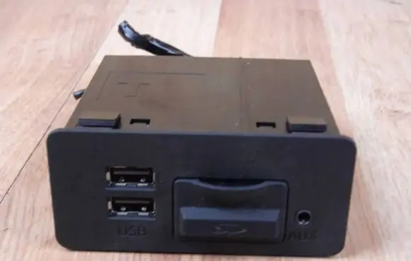 Mazda 3 III AUX in-socket connector BHP1669U0