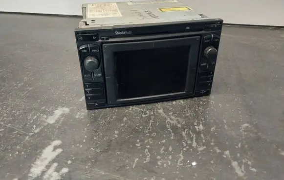 Skoda Superb B5 (3U) Radio/CD/DVD/GPS head unit 1U0035191A 7612001010