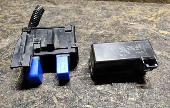 Infiniti Q50 Relay mounting block 4GD0A