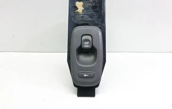 Volvo V70 Electric window control switch 8682950 MP49GD00104 01W50E