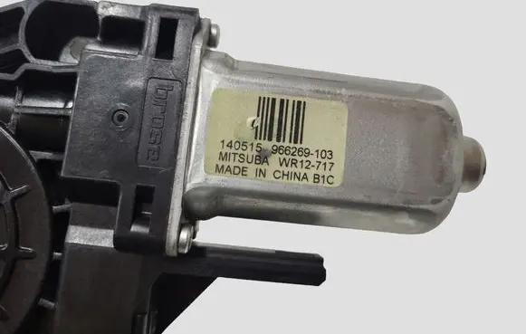 Volvo V40 Front door window regulator motor 966269