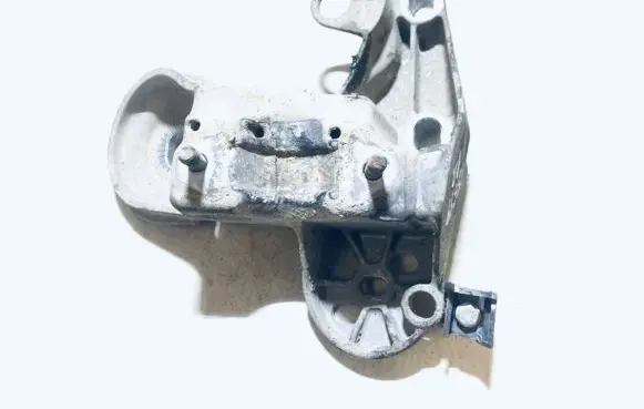 Volkswagen PASSAT B5 Engine mounting bracket 4b0199352a