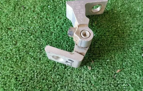 Volkswagen Polo V 6R Rear door upper hinge 7N0831401
