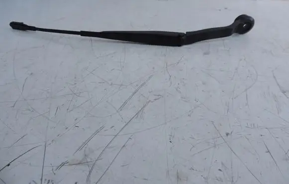 Front wiper blade arm