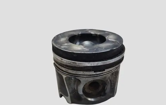 Volvo V50 Piston