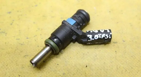 Audi A8 S8 D4 4H Fuel injector 06E906031