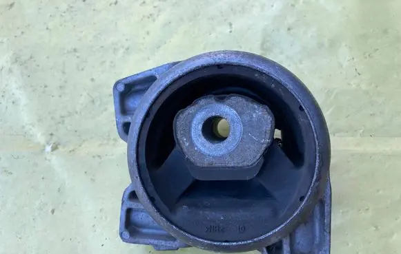 Mercedes-Benz A W169 Engine mount vacuum valve A1692401218