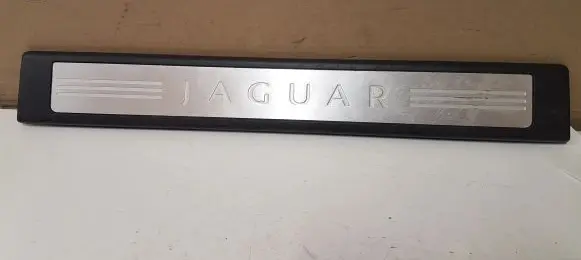 Jaguar XF X250 Front sill trim cover 8X2313200AF