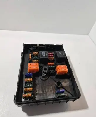 Volkswagen Caddy Fuse module 2K1937535K L2K000087 1K0937804F