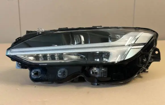 Volvo S90, V90 Headlight/headlamp 32228316