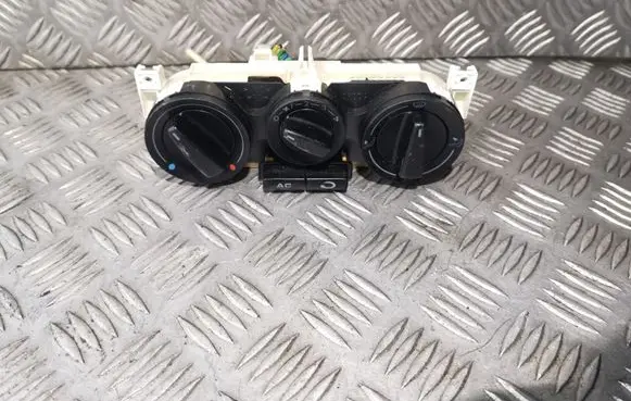 Skoda Octavia Mk1 (1U) Climate control unit 1J0820045E
