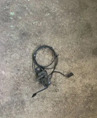 Chevrolet Trax Engine bonnet/hood lock release cable 
