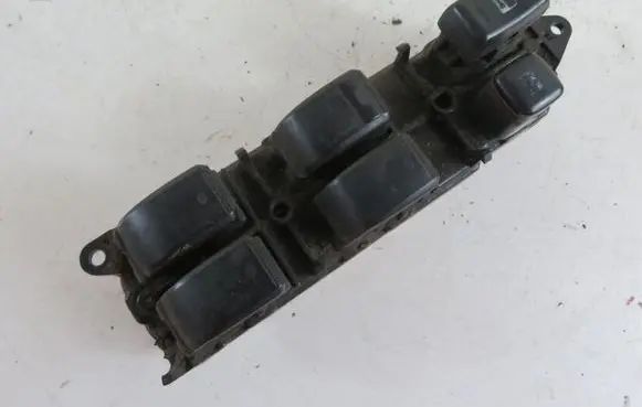 Toyota Corolla Verso E121 Electric window control switch 8404013080