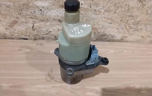 Volvo V50 Power steering pump 5N513K514CB