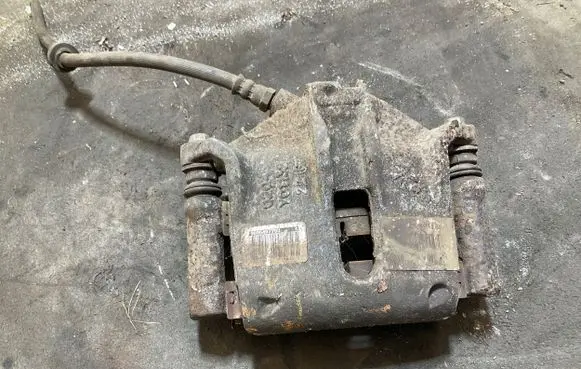 Peugeot 2008 I Front brake caliper 9805497780
