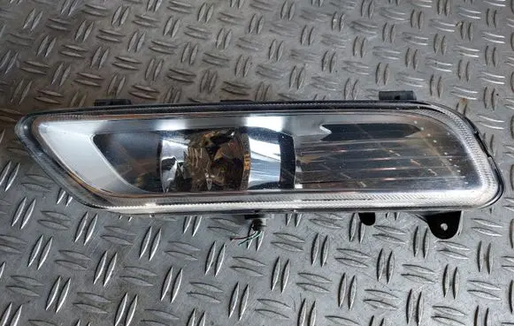 Volkswagen PASSAT B7 Front fog light 176623