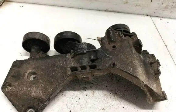 Mercedes-Benz A W168 Engine mounting bracket a6882020540