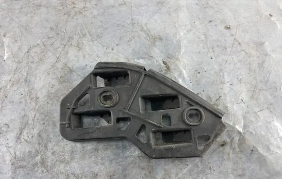 Volkswagen Polo IV 9N3 Front bumper mounting bracket 6Q0807184A