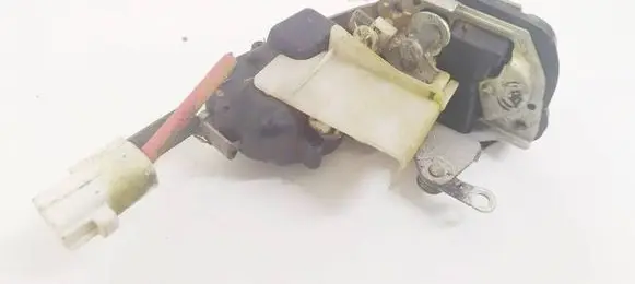 Mitsubishi Carisma Front door lock 