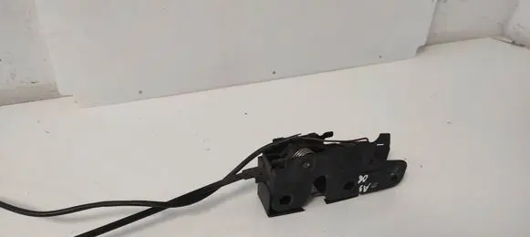 Engine bonnet/hood lock/catch