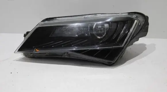 Skoda Superb B8 (3V) Headlight/headlamp 3V1941015A 1ZS01193921