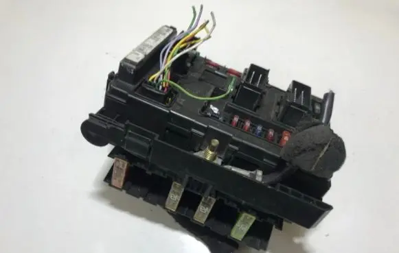 Peugeot Partner Fuse box set 9643498980 9643498980-00