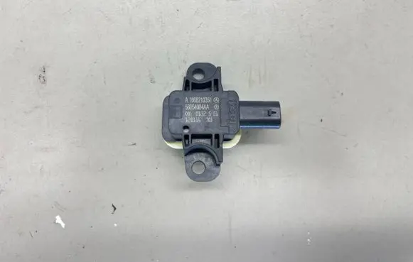 Mercedes-Benz ML W166 Airbag deployment crash/impact sensor A1668210351 56054084AA
