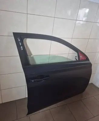 Hyundai i30 fastback Front door