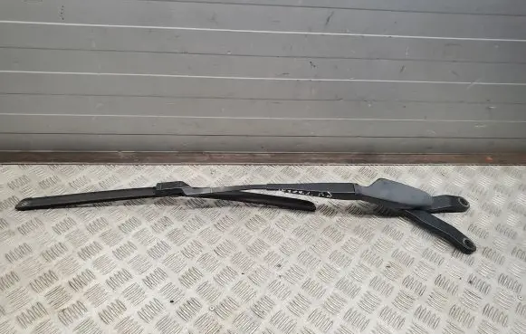 Mercedes-Benz C W204 Front wiper blade arm A2048201944