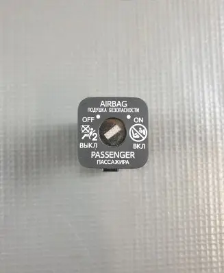 Toyota C-HR I Passenger airbag on/off switch 
