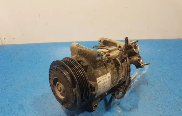 Peugeot 308 Air conditioning (A/C) compressor (pump) 9827528980