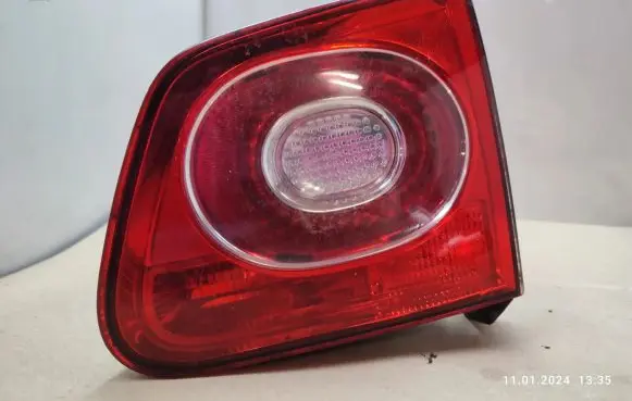 Volkswagen Tiguan Tailgate rear/tail lights 5N0945094C